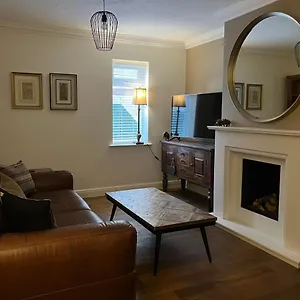 https://stunning-beverley-bungalow-w-fireplace-private-parking.yorkshirehotels.net